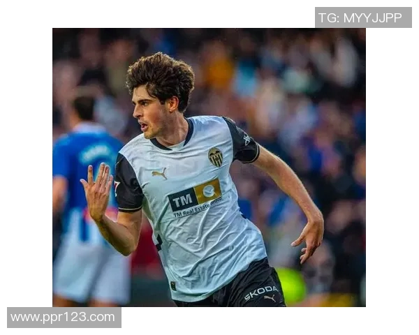 曼城中场新星欲投诺坎普前景如何球迷热议转会可能性